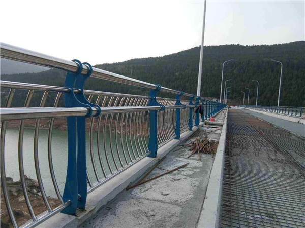 铁门关不锈钢桥梁护栏的特点及其在桥梁安全中的重要作用