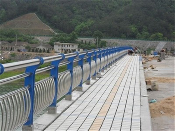 铁门关不锈钢桥梁护栏是一种什么材质的护栏
